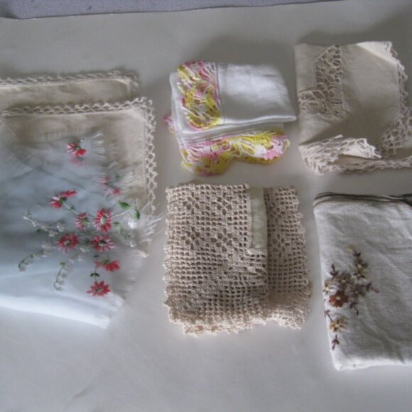 Lot of 7 Vintage Ladies Handkerchiefs Embroidered Crochet Edging Lace Silk Linen - Picture 4 of 16